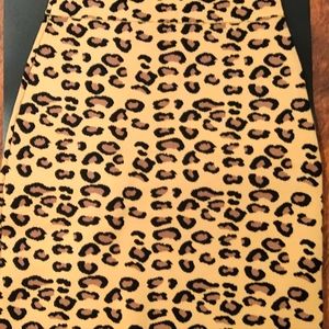 Fitted leopard printed Skirt